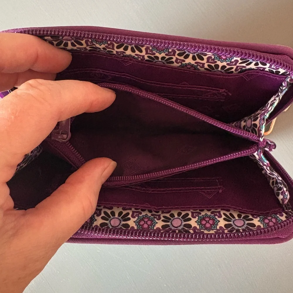 Elegant Floral Vera Bradley Women's Wallet - Picture 5 of 7